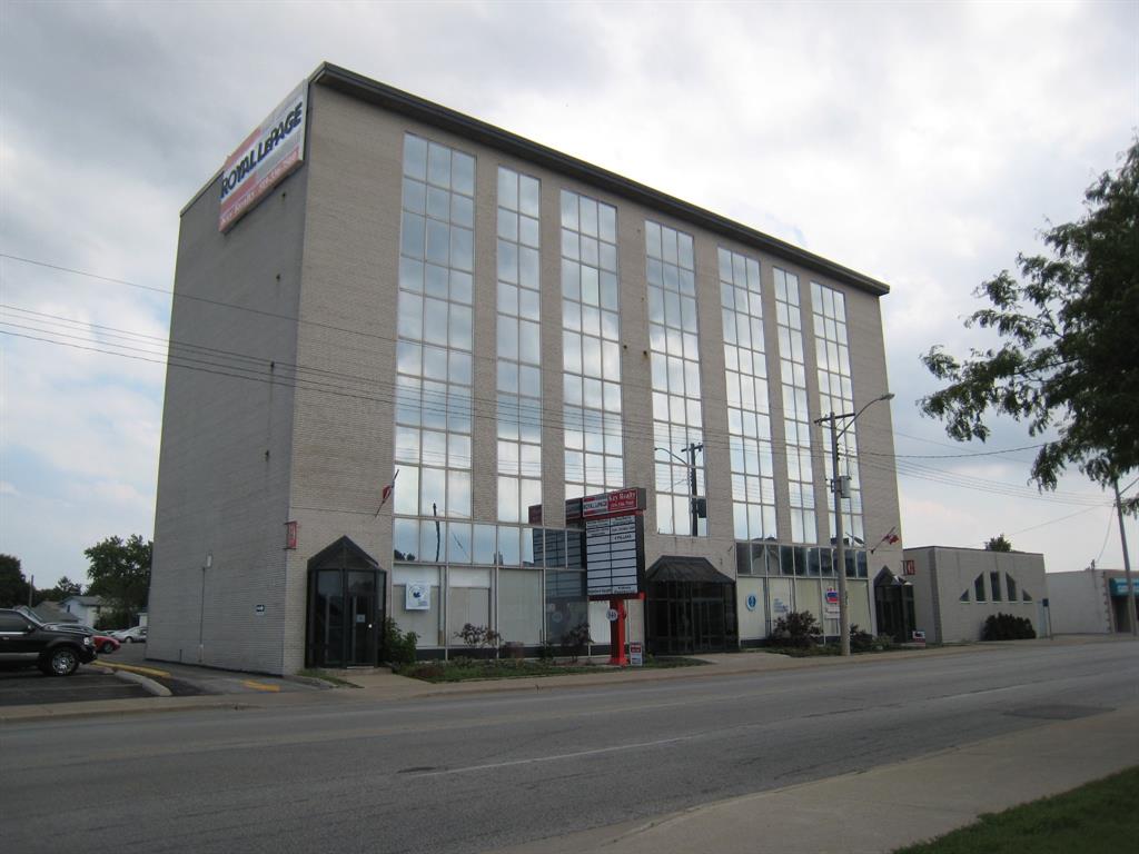 546 CHRISTINA Street North Unit# 401, Sarnia, Ontario, Canada photo 1