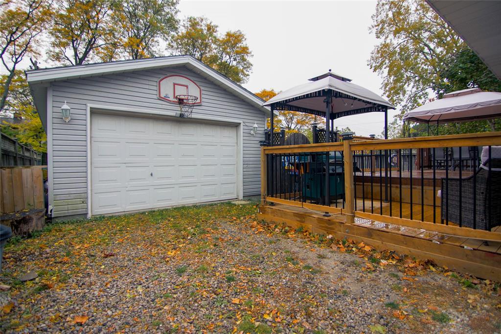 741 SYCAMORE Drive, Sarnia Ontario, Canada