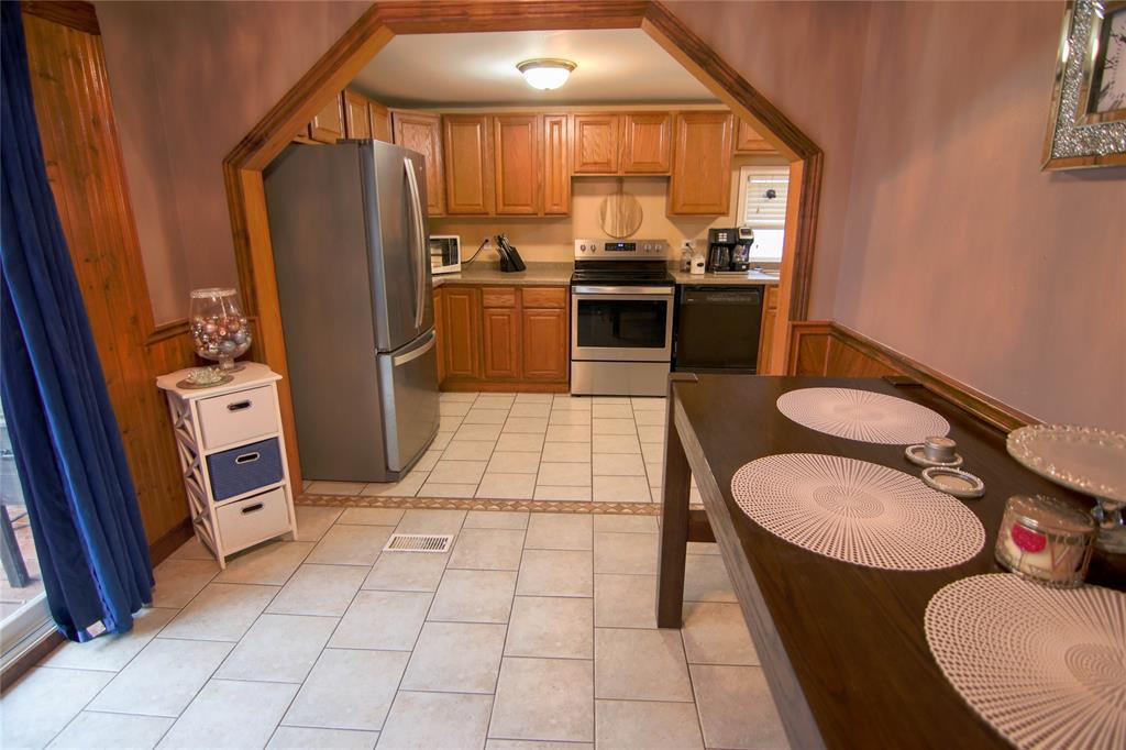 741 SYCAMORE Drive, Sarnia Ontario, Canada