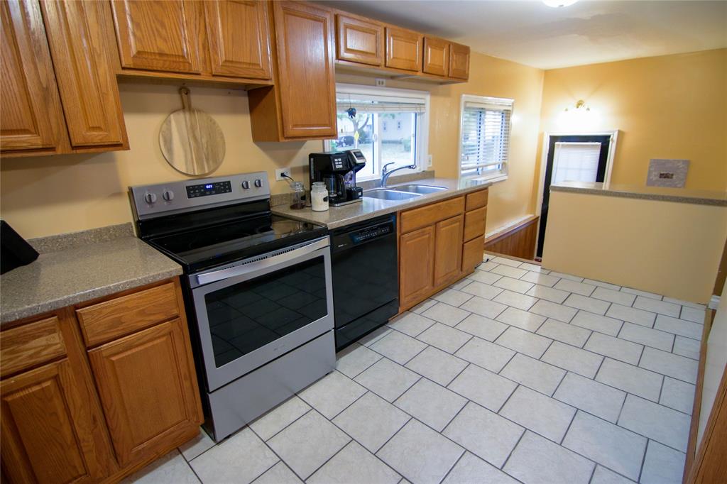 741 SYCAMORE Drive, Sarnia Ontario, Canada