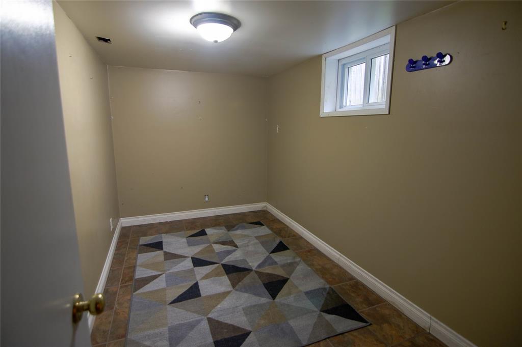 741 SYCAMORE Drive, Sarnia Ontario, Canada