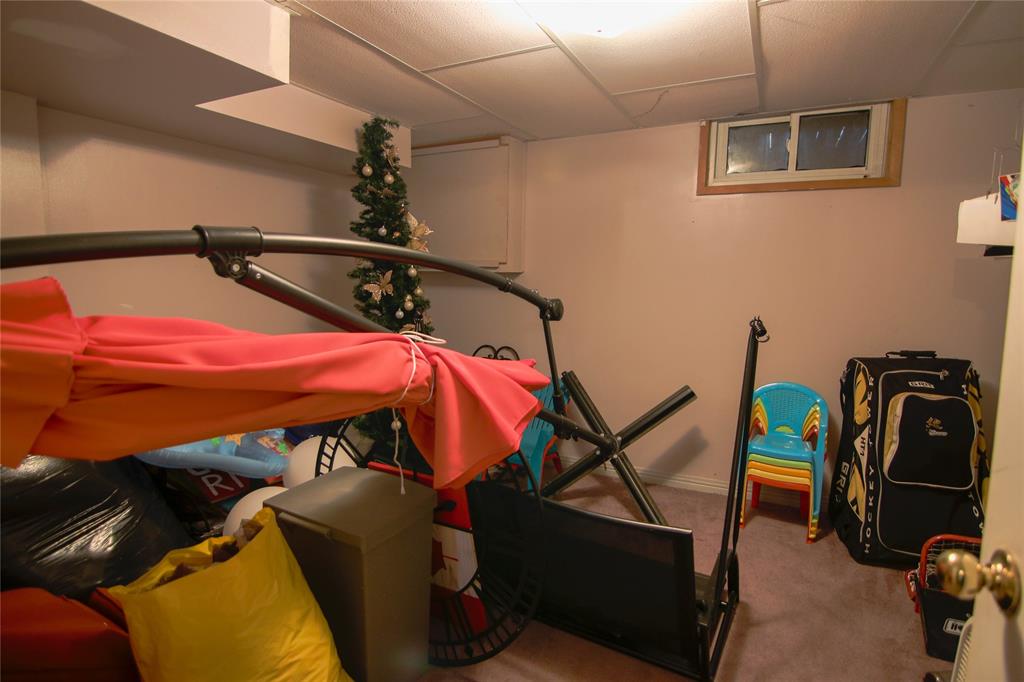 741 SYCAMORE Drive, Sarnia Ontario, Canada