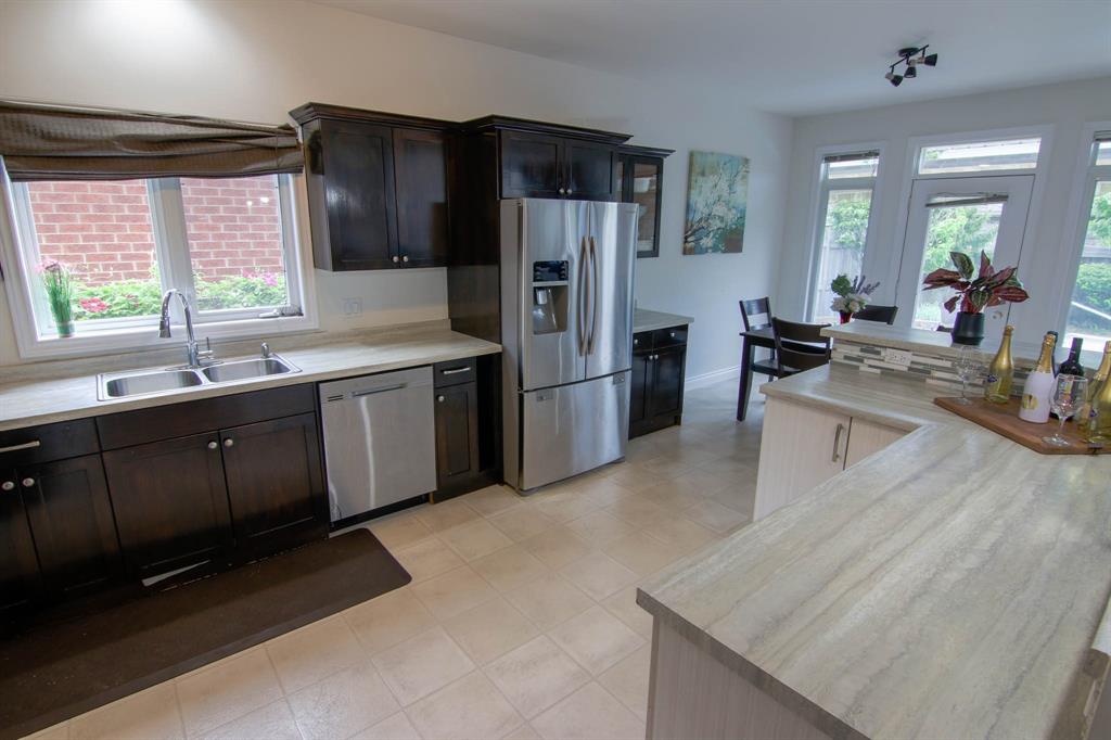 3217 STONEBROOK Road, Sarnia, Ontario, Canada