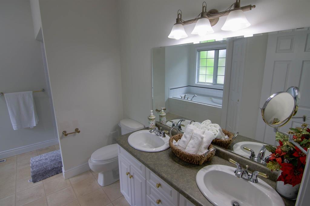 3217 STONEBROOK Road, Sarnia, Ontario, Canada