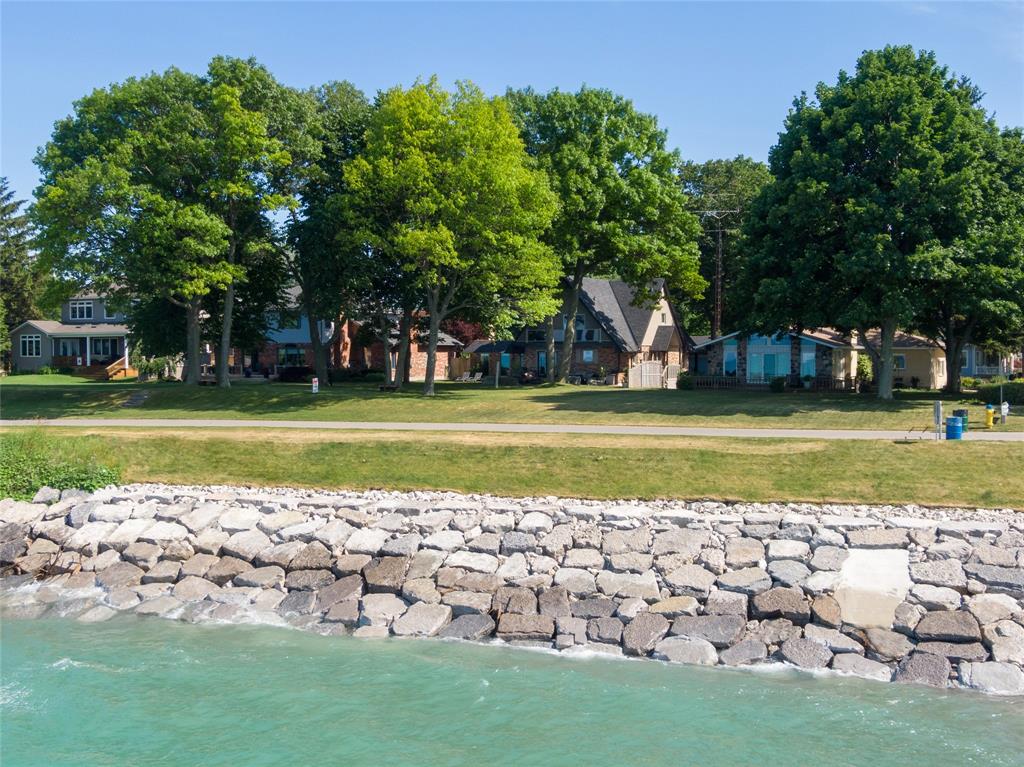 2557 OLD LAKESHORE Road, Sarnia Ontario, Canada