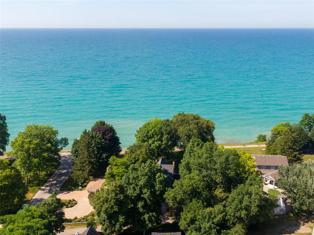2557 OLD LAKESHORE Road, Sarnia Ontario, Canada