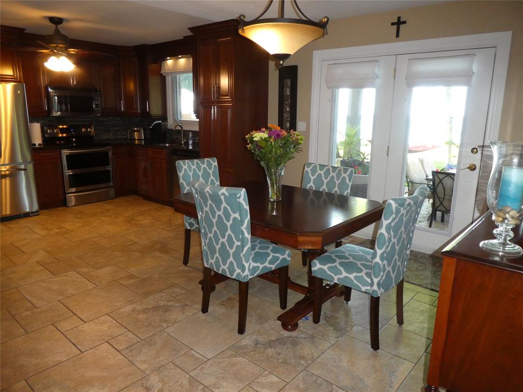 2557 OLD LAKESHORE Road, Sarnia Ontario, Canada