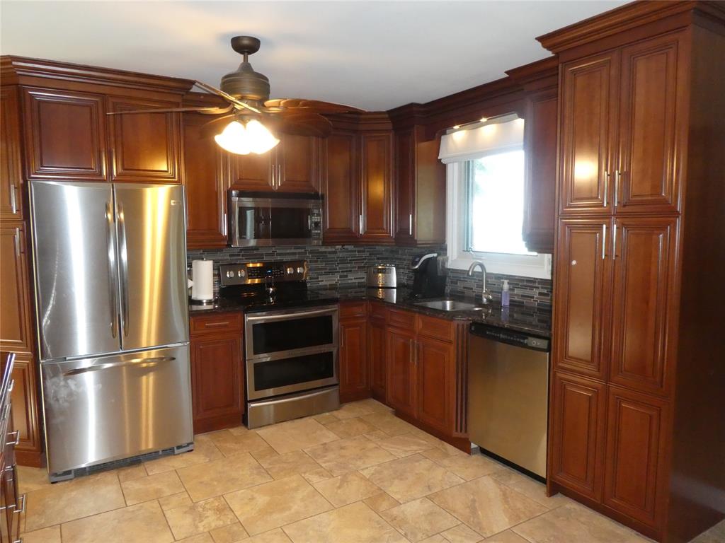 2557 OLD LAKESHORE Road, Sarnia Ontario, Canada