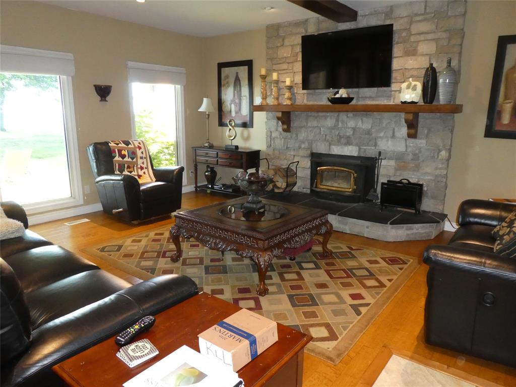 2557 OLD LAKESHORE Road, Sarnia Ontario, Canada
