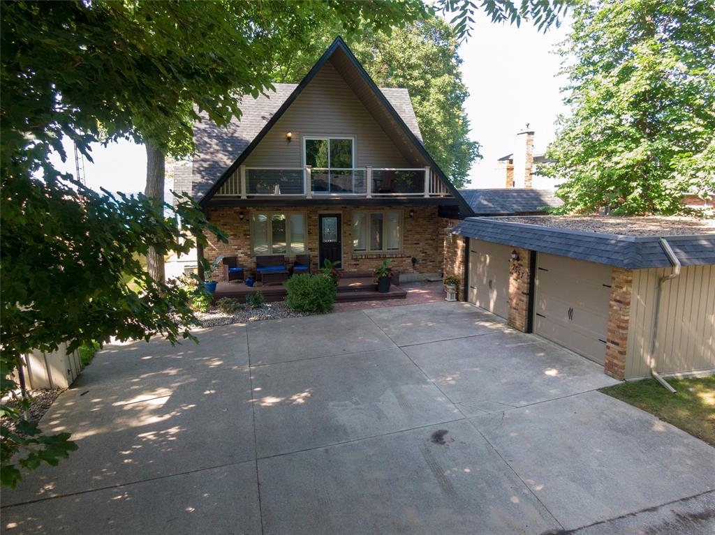 2557 OLD LAKESHORE Road, Sarnia Ontario, Canada