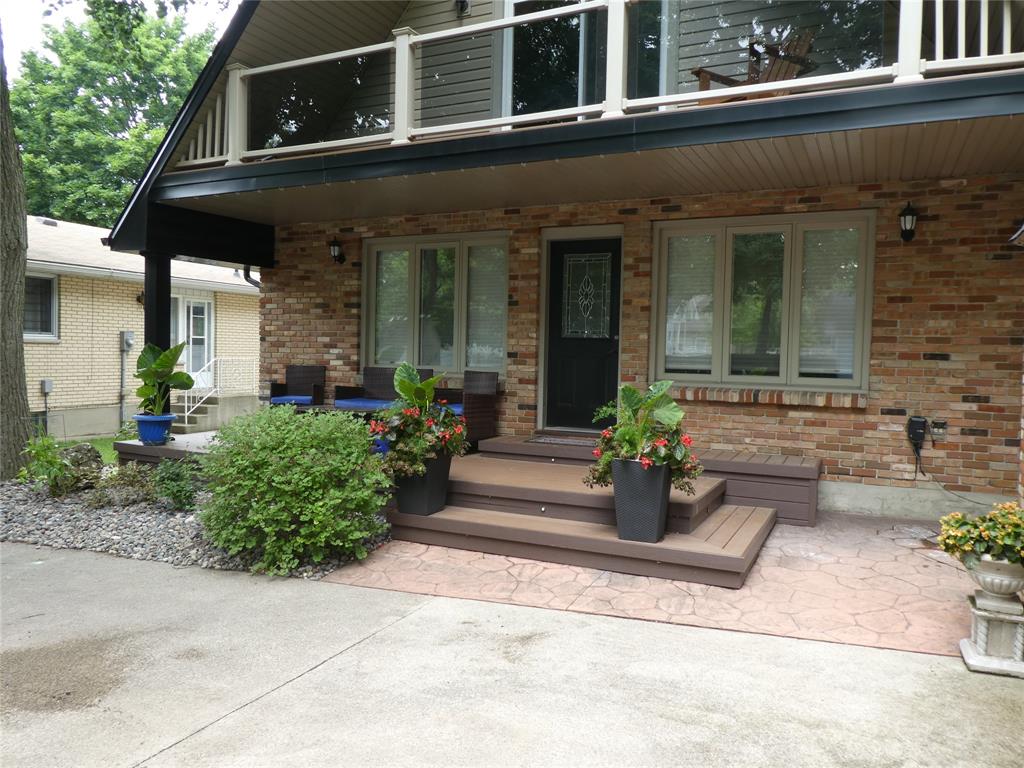 2557 OLD LAKESHORE Road, Sarnia Ontario, Canada
