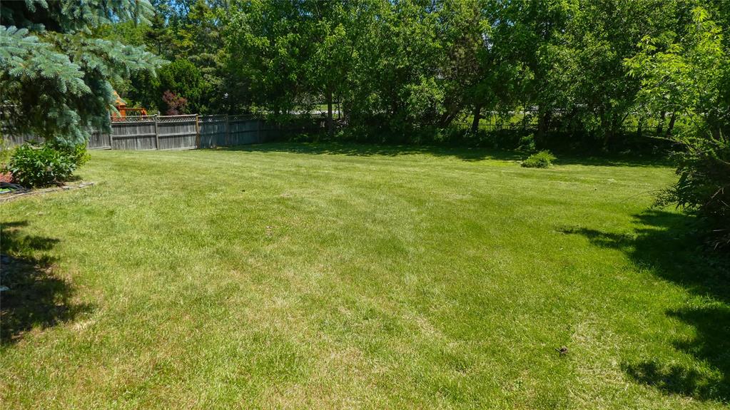1608 HOLDEN Drive, Sarnia Ontario, Canada