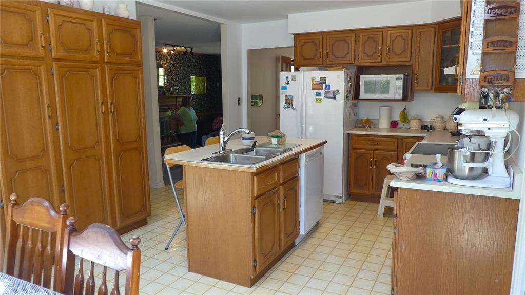 1608 HOLDEN Drive, Sarnia Ontario, Canada