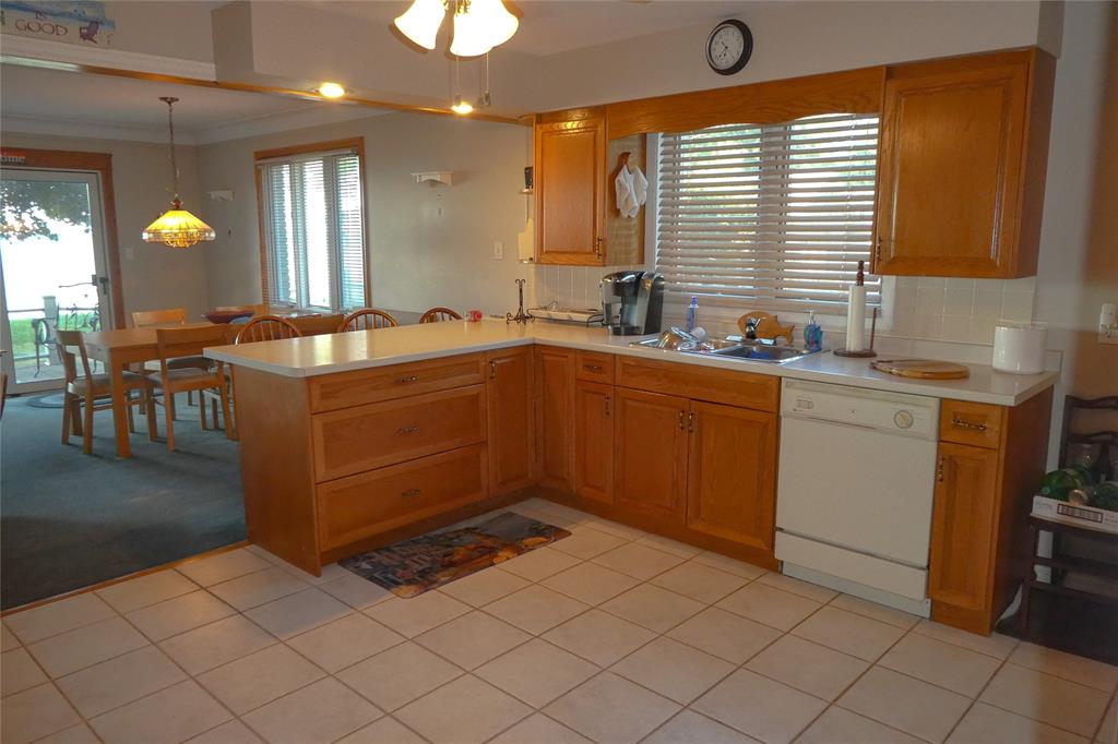 2082 LAKESHORE Road, Sarnia, Ontario, Canada