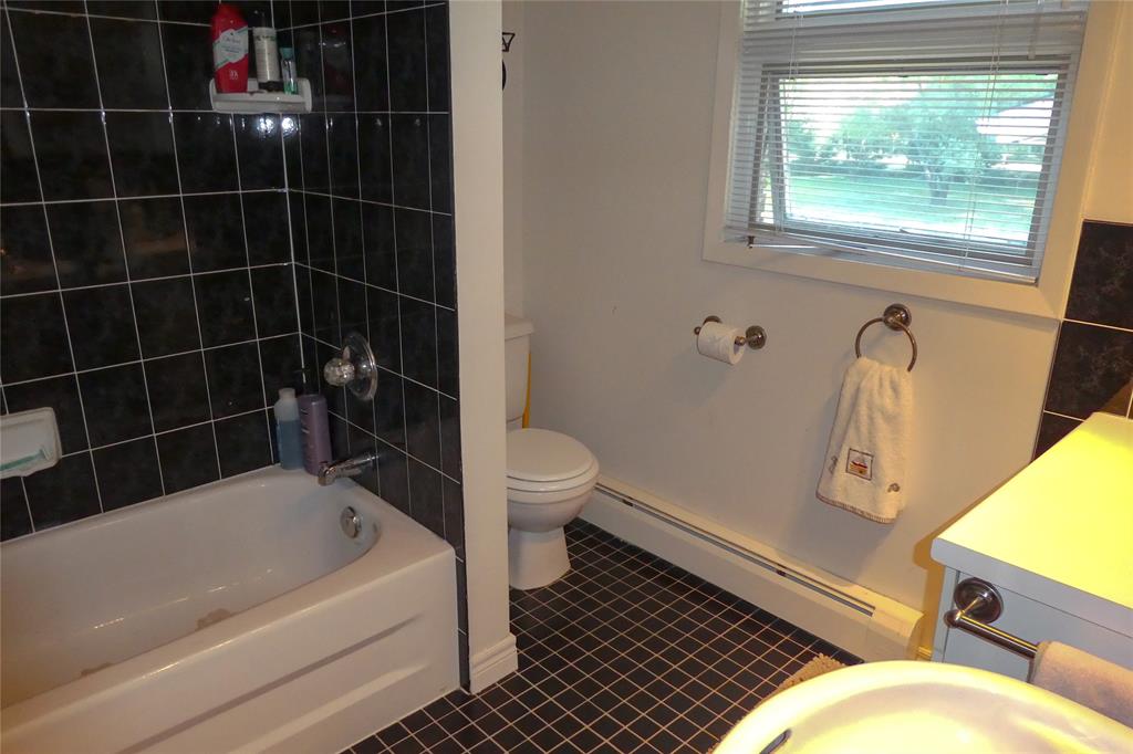 2082 LAKESHORE Road, Sarnia, Ontario, Canada