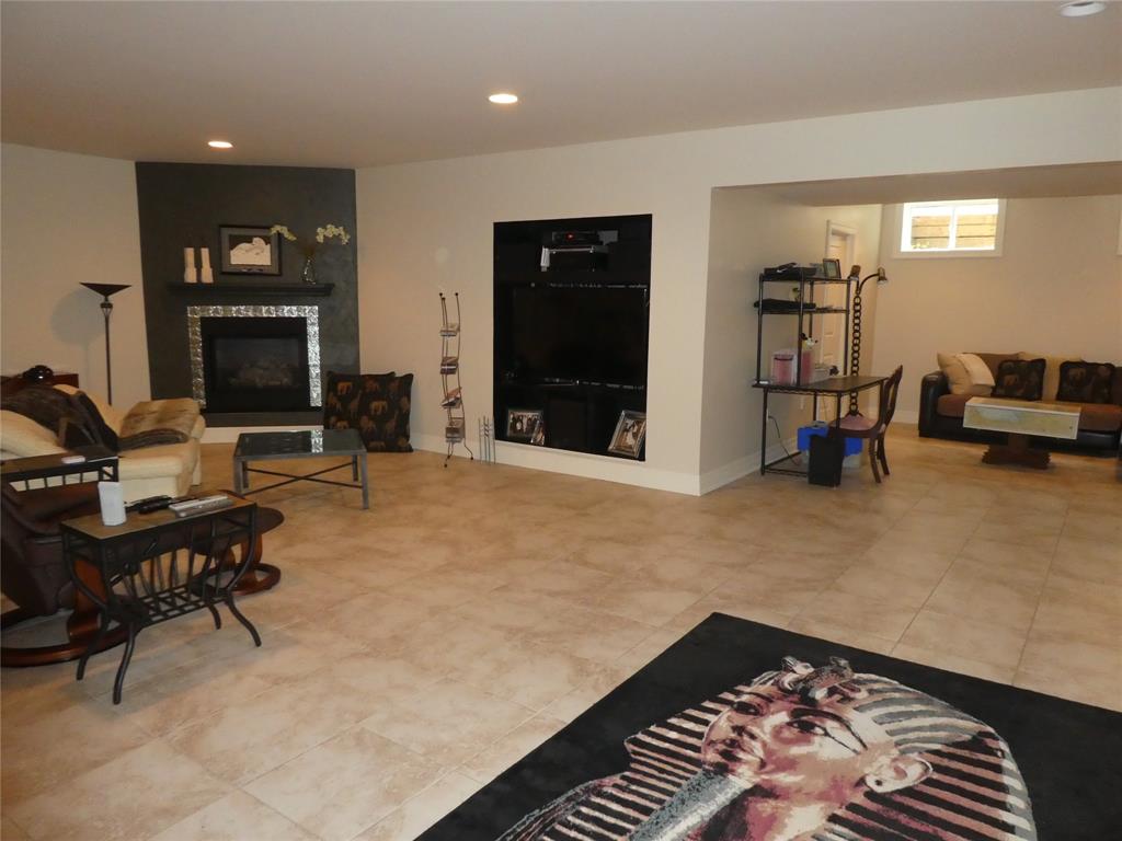 769 TUDOR Close, Sarnia, Ontario, Canada
