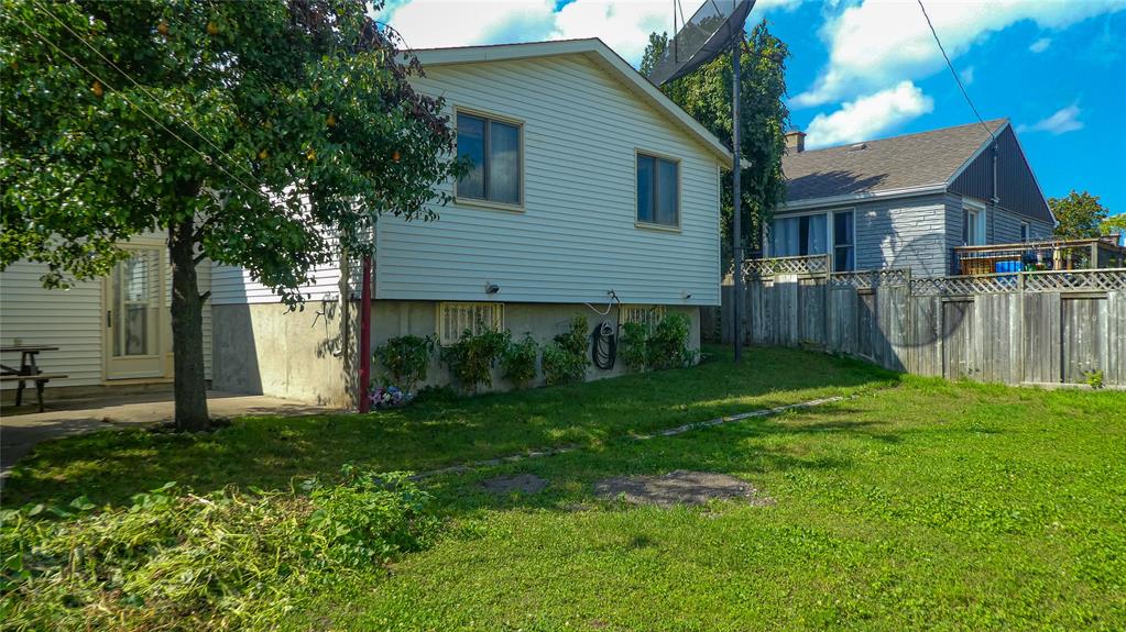 670 HILLARY Street, Sarnia, Ontario, Canada