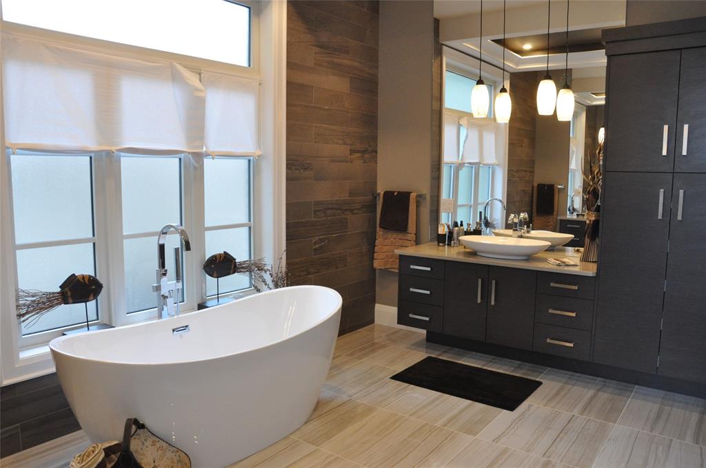 2132 HURON SHORES Drive, Sarnia, Ontario, Canada