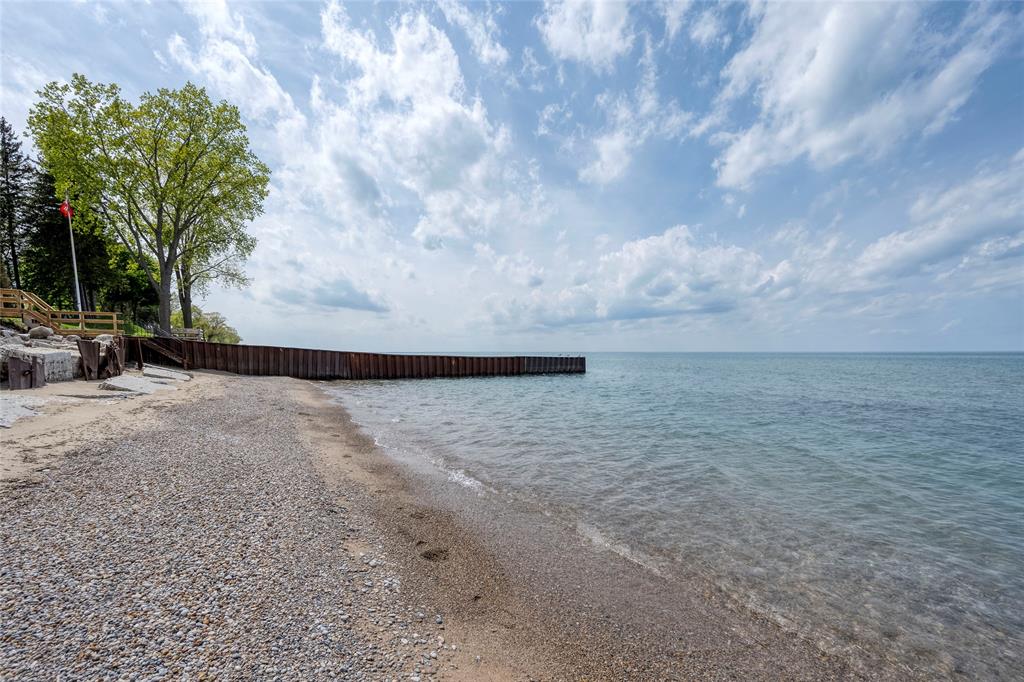 2327 PASSINGHAM Drive, Sarnia, Ontario, Canada