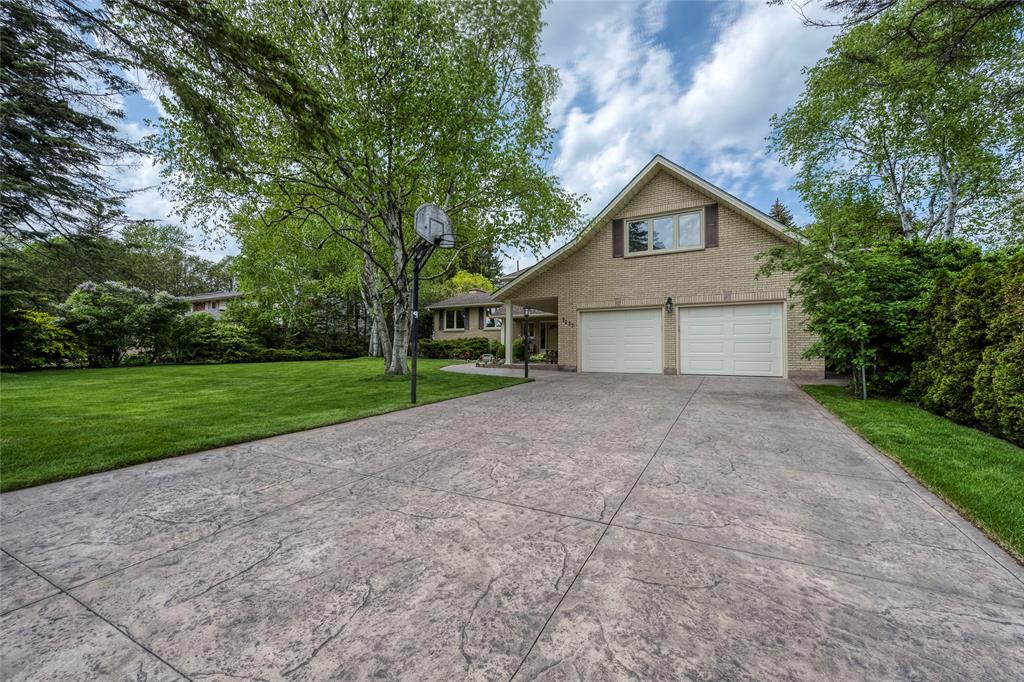 2327 PASSINGHAM Drive, Sarnia, Ontario, Canada