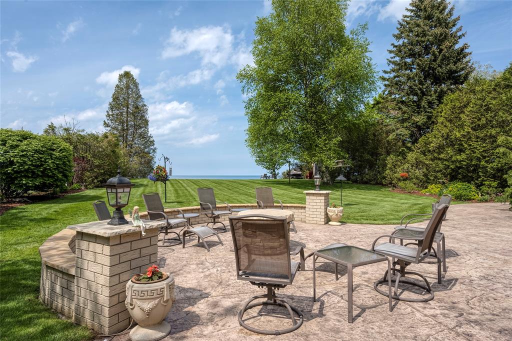 2327 PASSINGHAM Drive, Sarnia, Ontario, Canada