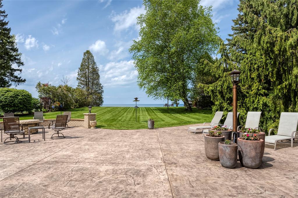 2327 PASSINGHAM Drive, Sarnia, Ontario, Canada