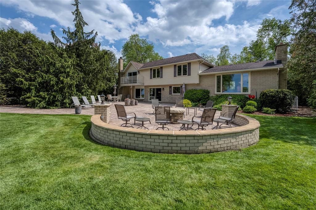 2327 PASSINGHAM Drive, Sarnia, Ontario, Canada