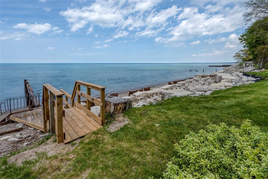 2327 PASSINGHAM Drive, Sarnia, Ontario, Canada