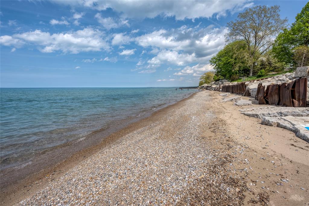 2327 PASSINGHAM Drive, Sarnia, Ontario, Canada