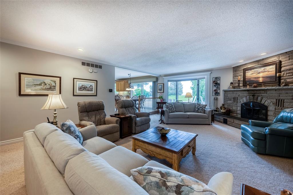 2327 PASSINGHAM Drive, Sarnia, Ontario, Canada