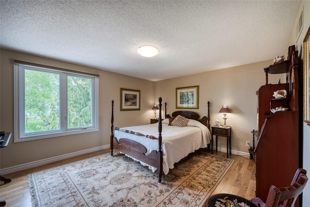 2327 PASSINGHAM Drive, Sarnia, Ontario, Canada