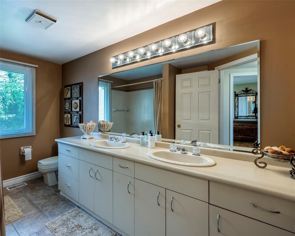 2327 PASSINGHAM Drive, Sarnia, Ontario, Canada