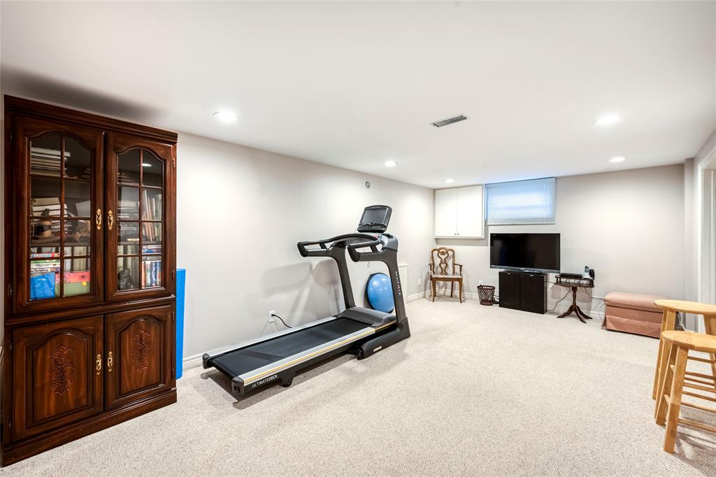 2327 PASSINGHAM Drive, Sarnia, Ontario, Canada