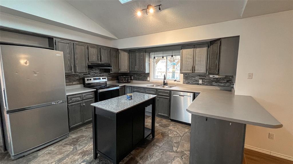 2482 HAMILTON Road, Sarnia, Ontario, Canada