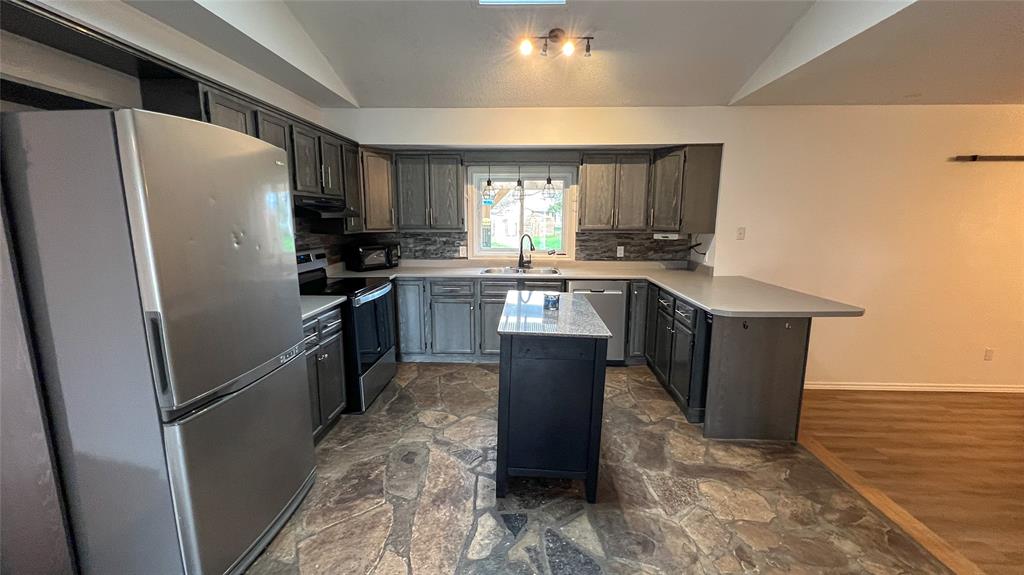 2482 HAMILTON Road, Sarnia, Ontario, Canada