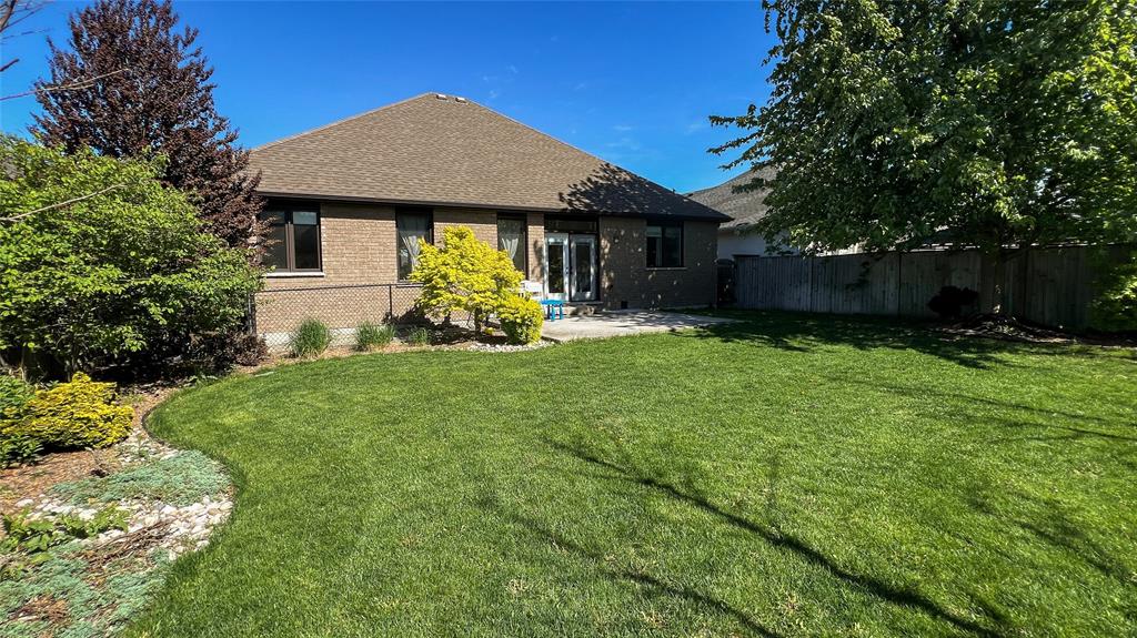 433 AUTUMN BREEZE Drive, Sarnia, Ontario, Canada