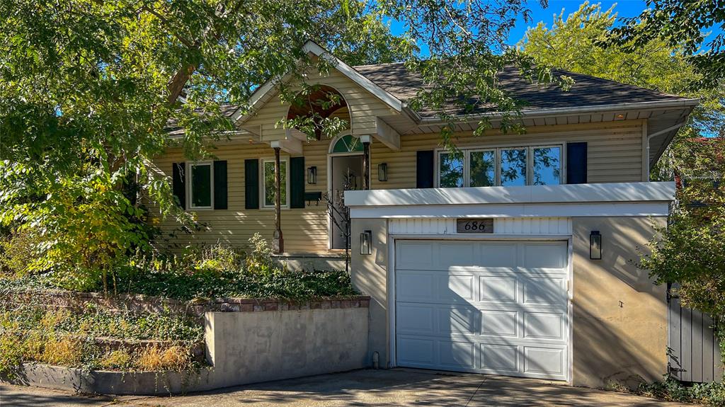 686 BEACH Lane, Sarnia, Ontario, Canada photo 1