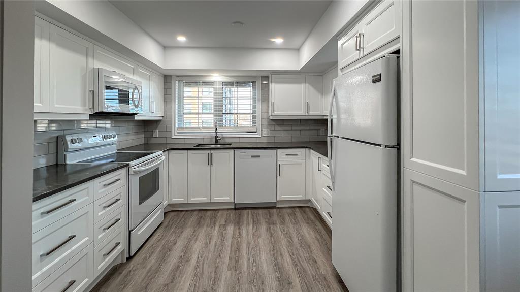 1520 VENETIAN Boulevard Unit# M-212, Point Edward, Ontario, Canada photo 10