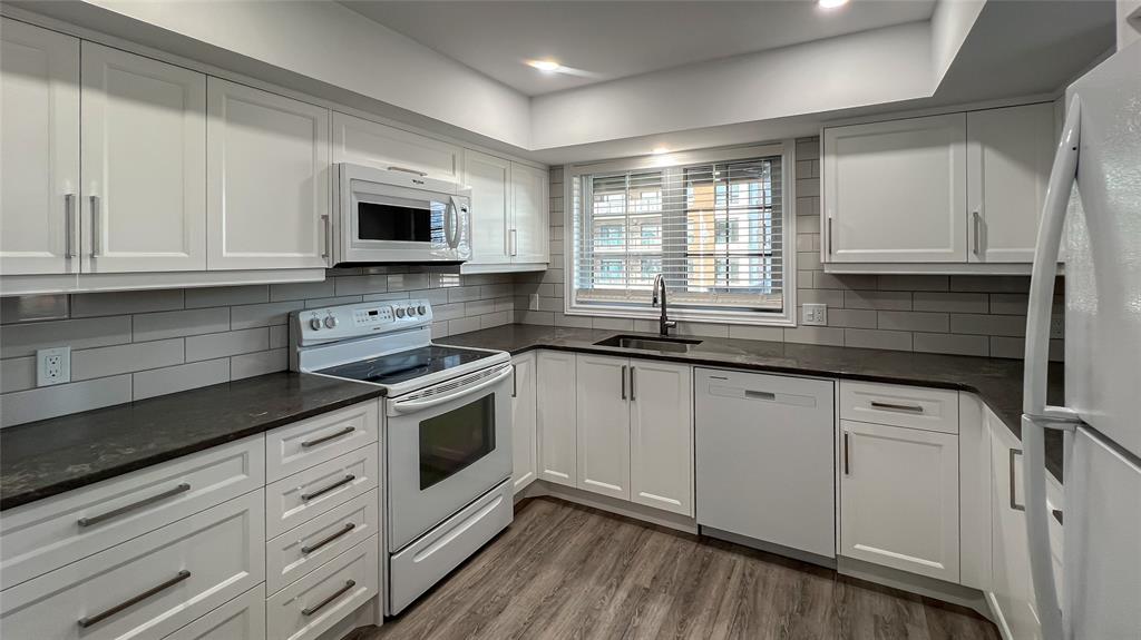 1520 VENETIAN Boulevard Unit# M-212, Point Edward, Ontario, Canada photo 11