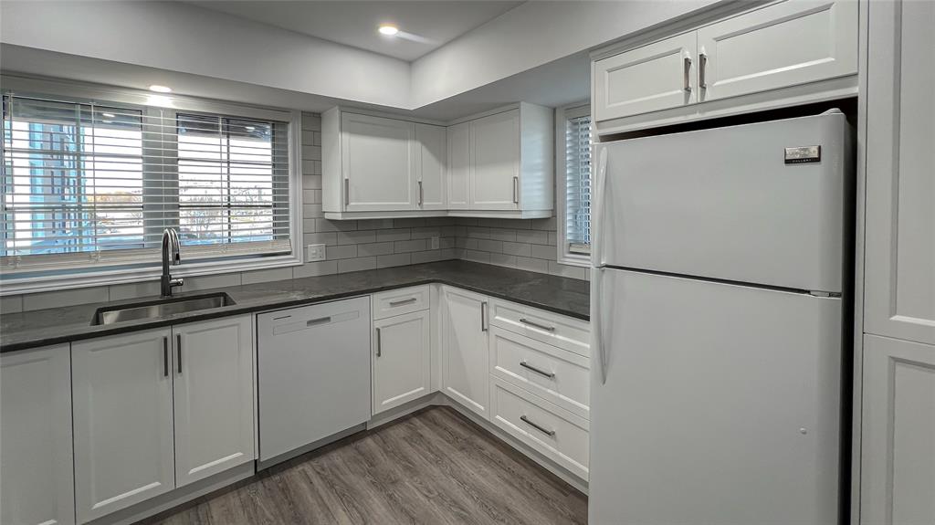 1520 VENETIAN Boulevard Unit# M-212, Point Edward, Ontario, Canada photo 12