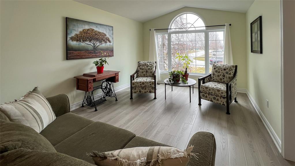 136 AUGUSTA Boulevard, Sarnia, Ontario, Canada photo 3