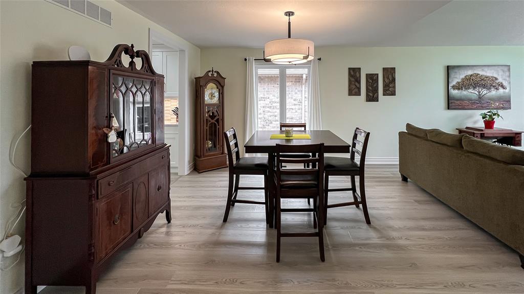 136 AUGUSTA Boulevard, Sarnia, Ontario, Canada photo 5