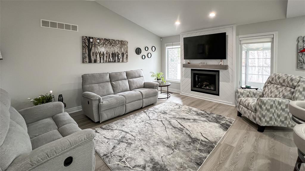 136 AUGUSTA Boulevard, Sarnia, Ontario, Canada photo 7