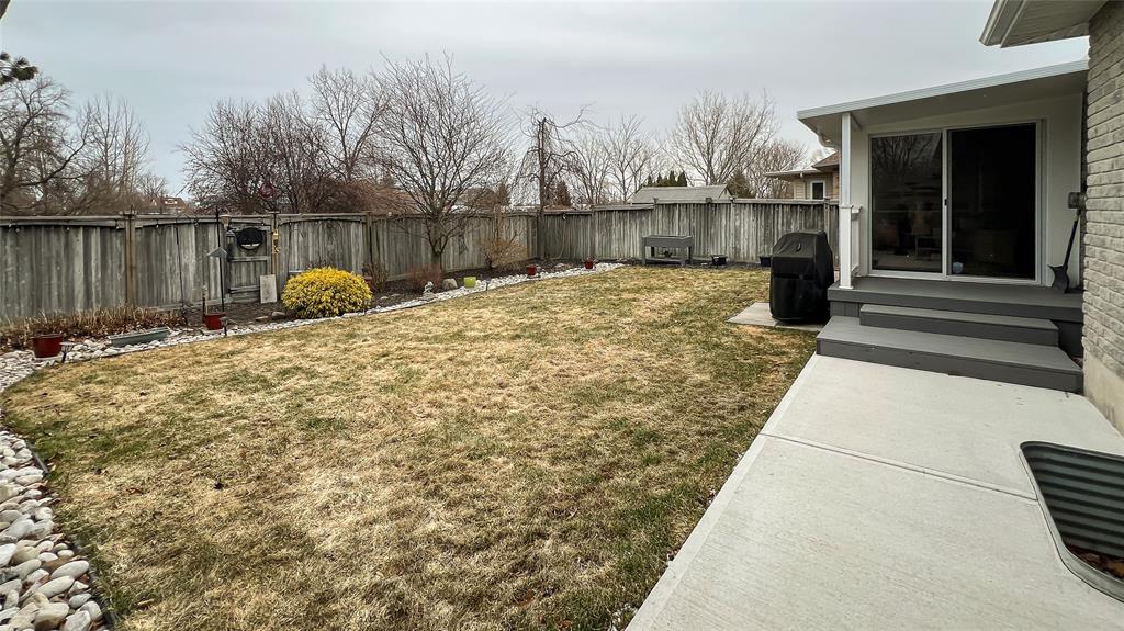 136 AUGUSTA Boulevard, Sarnia, Ontario, Canada photo 33