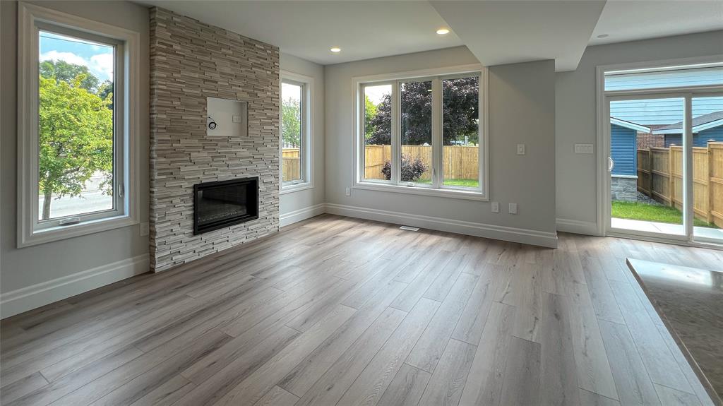 365 VICTORIA Avenue, Point Edward, Ontario, Canada photo 3