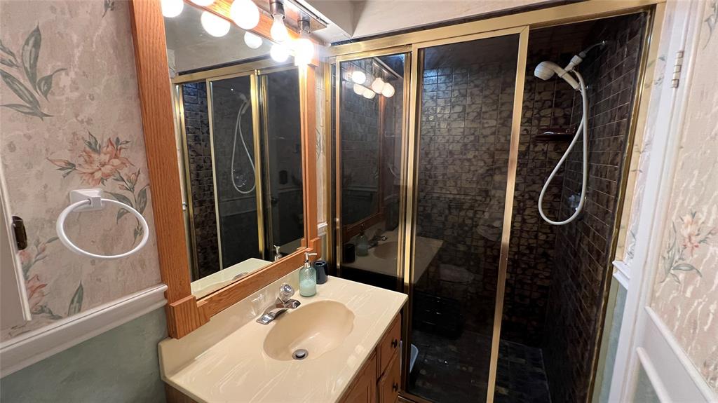 964 CHAMPLAIN Street Unit# (LOWER APT.), Sarnia, Ontario, Canada photo 11