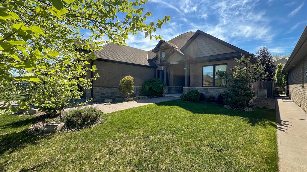 433 AUTUMN BREEZE Drive, Sarnia, Ontario, Canada photo 2