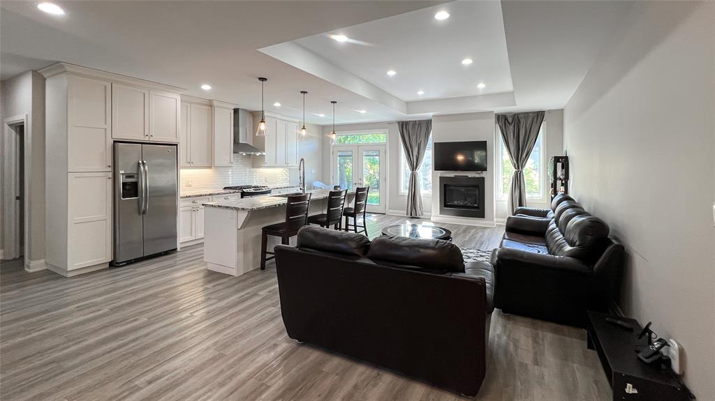 433 AUTUMN BREEZE Drive, Sarnia, Ontario, Canada photo 3