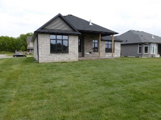589 WHEATLEY DR, Sarnia, Ontario, Canada