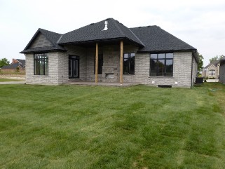 589 WHEATLEY DR, Sarnia, Ontario, Canada